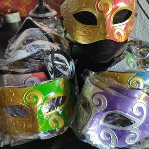 18 Masquerade Masks Unisex Retro Mardi Gras Costume Halloween Party Multicolored